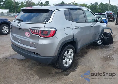2018 Jeep Compass Latitude 4X4 z USA, uszkodzony, nr VIN 3C4NJDBB8JT339506